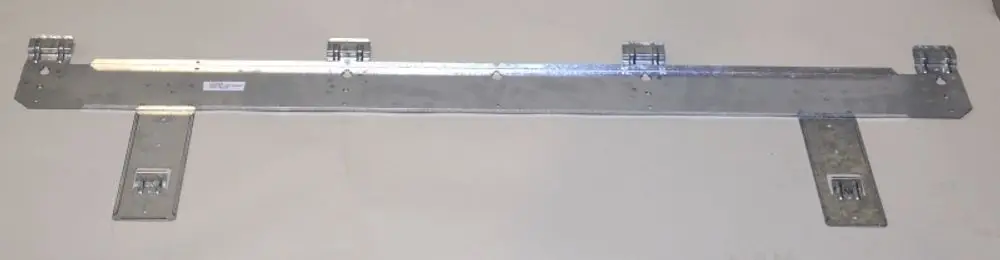 Wandhalterung aus metallischem Material mit mehreren Halterungen, geeignet für verschiedene Anwendungen, hergestellt von Remko.