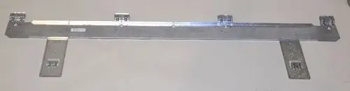 Wandhalterung aus metallischem Material mit mehreren Halterungen, geeignet für verschiedene Anwendungen, hergestellt von Remko.
