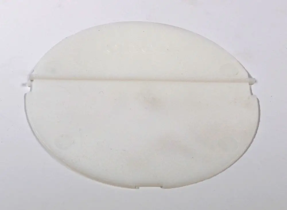 Transparente, runde Klappe aus Kunststoff mit Begrenzungen, möglicherweise zur Wandmontage, erkennbar mit dem Hinweis auf die Marke Remko.