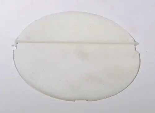 Transparente, runde Klappe aus Kunststoff mit Begrenzungen, möglicherweise zur Wandmontage, erkennbar mit dem Hinweis auf die Marke Remko.