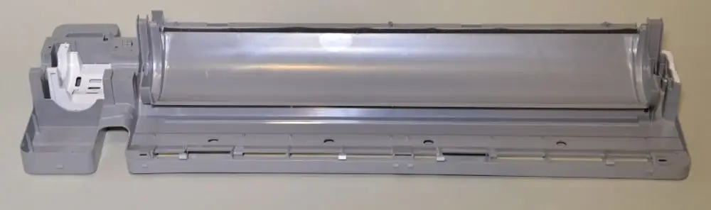 Gehäuserücken in Grau mit integrierter Kondensatwanne, geeignet für Anwendungen von Remko. Klare Struktur mit Platzierung für Komponenten erkennbar.