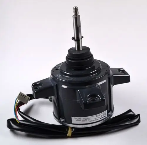 Ventilatormotor von Remko mit einer Metallachse, Gummidichtung und mehreren verbundenen Kabeln für elektrische Anschlüsse.