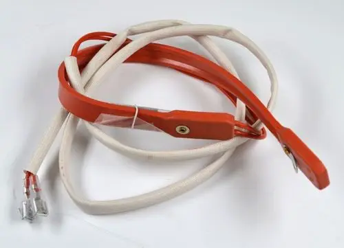 Orangefarbene Kabel mit Steckverbindern, ummantelt mit hellem textilem Material. Produkt von Remko, geeignet für spezifische Heizanwendungen.