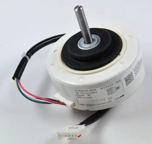 DC-Bürstenloser Motor mit beigem Gehäuse, einer Welle in der Mitte und mehreren Kabeln. Das Produkt stammt von der Marke Remko.