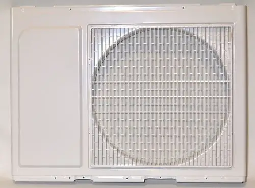 Remko-Vorderwand in weiß mit einem großen Gitterbereich und einer glatten, flachen Oberfläche, geeignet für eine RVD/RXT-Gerätetypanwendung.