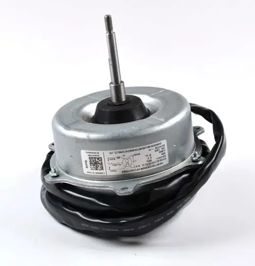 Ventilatormotor von Remko, sichtbar mit Metallgehäuse und Kabel. Antriebslager mit Welle oben. Herstellerlabel auf der Seite vorhanden.