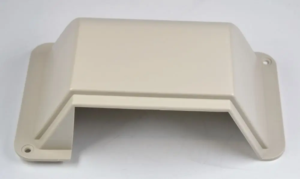 Kunststoffabdeckung für Rohranschlüsse, farblich neutral. Sie gehört zur Produktlinie von Remko und dient zur Abdeckung von Anschlussstellen.