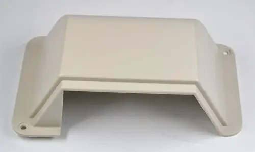 Kunststoffabdeckung für Rohranschlüsse, farblich neutral. Sie gehört zur Produktlinie von Remko und dient zur Abdeckung von Anschlussstellen.