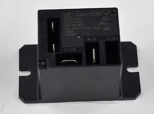 Schwarzes Relais mit mehreren Anschlüssen und einem COIL für 12V DC, gekennzeichnet mit der Marke Remko und den technischen Spezifikationen auf der Oberseite.