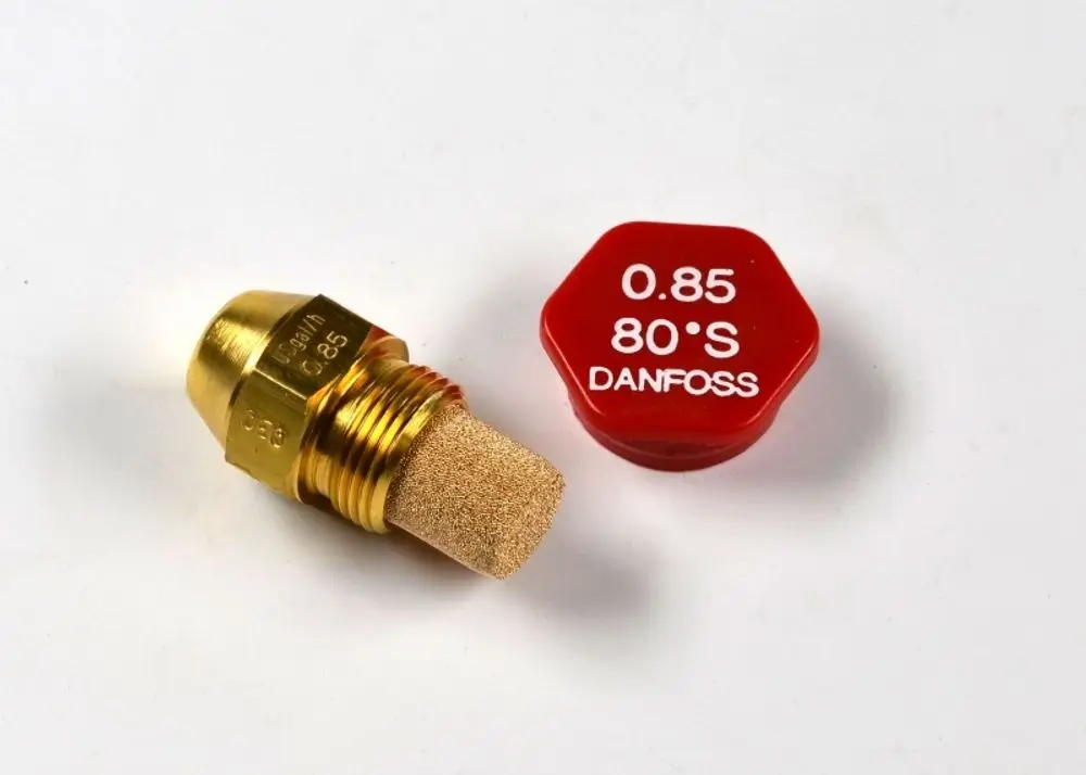 Öldüse mit goldfarbener Metalloberfläche und porösem Filter. Rote Kappe mit Beschriftung. Produkt gehört zur Marke Remko.