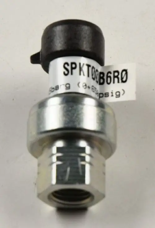 Hochdrucksensor mit Metallgehäuse und Aufkleber, der Angaben zur Druckmessung enthält. Herstellerangabe: Remko. Das Produkt hat einen Anschluss für die Montage.