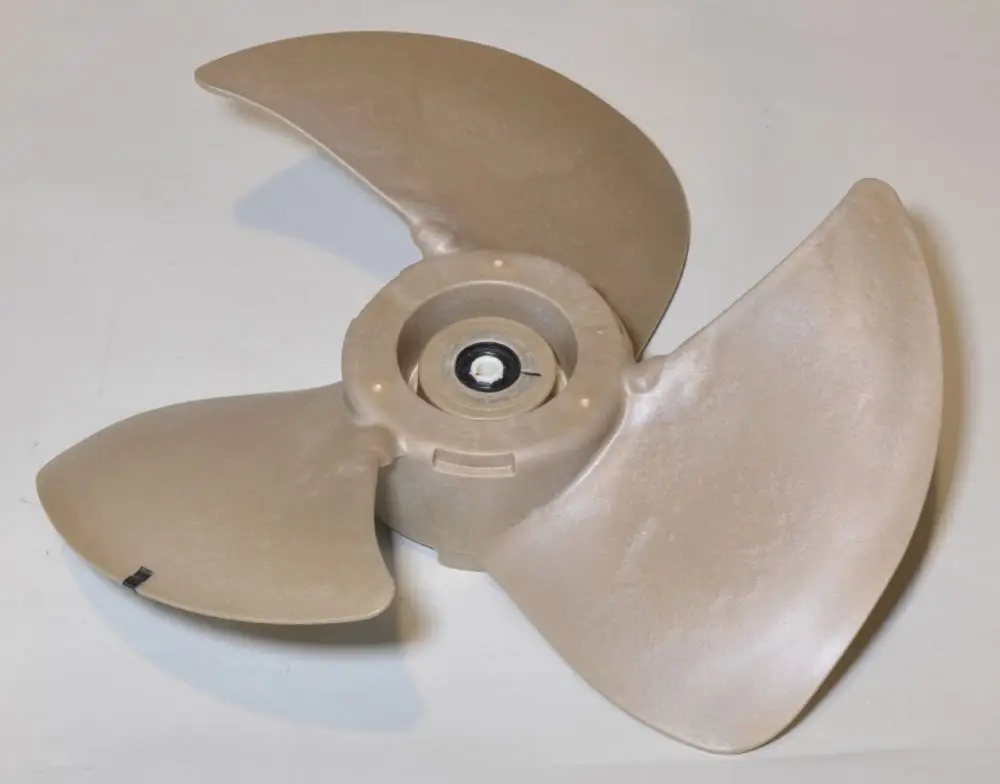 Ventilatorflügel in heller Kunststofffarbe, designed für die Verwendung in Lüftungsanlagen, hergestellt von Remko.