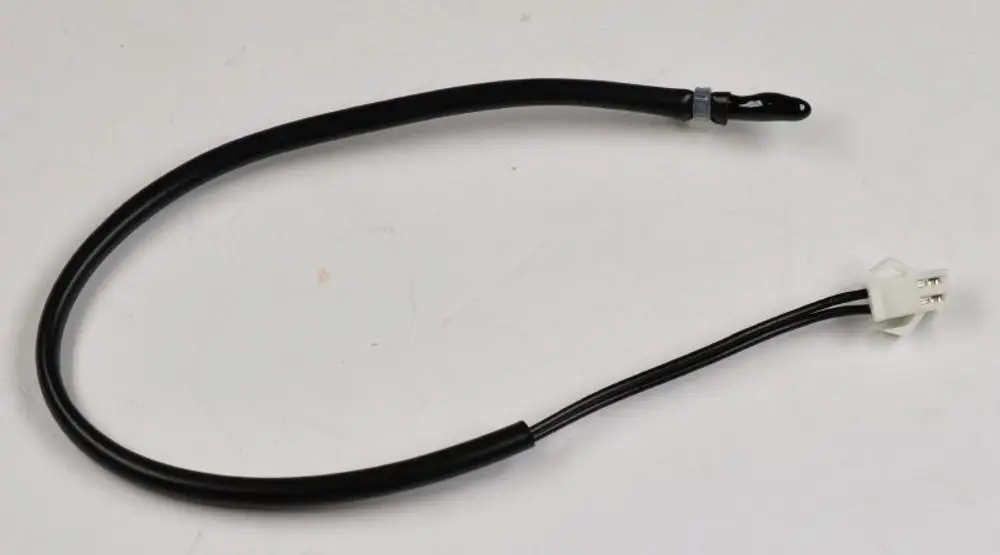 Temperatursensor mit schwarzem Kabel und weißem Anschluss. Geeignet für Anwendungen wie Raumluftmessungen, Marke Remko.