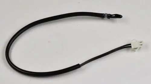 Temperatursensor mit schwarzem Kabel und weißem Anschluss. Geeignet für Anwendungen wie Raumluftmessungen, Marke Remko.