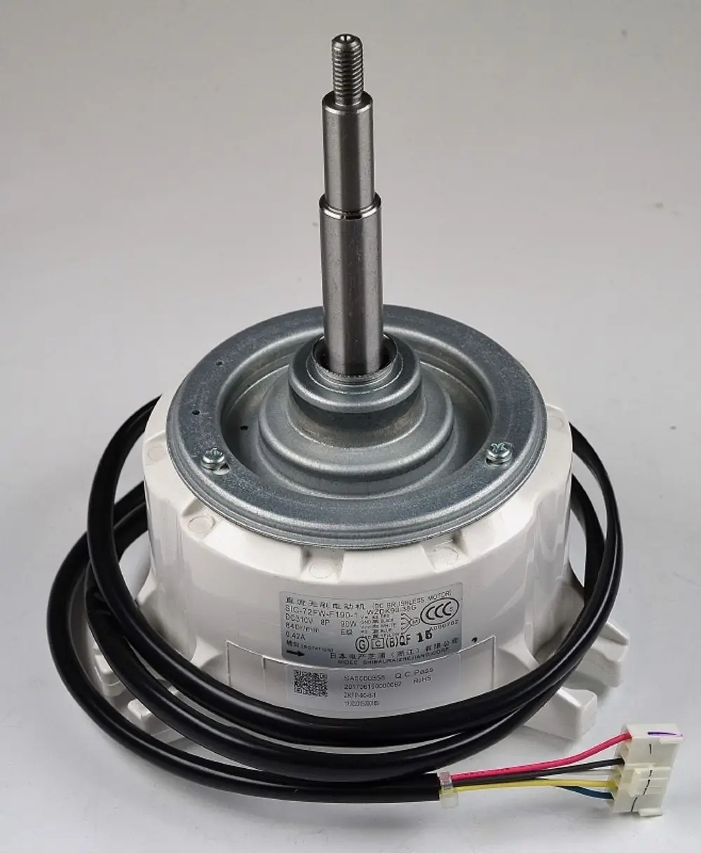 DC-Motor mit Metallgehäuse, Anschlusskabel und Welle, möglicherweise verwendet in Ventilatoren oder ähnlichen Geräten, hergestellt von Remko.