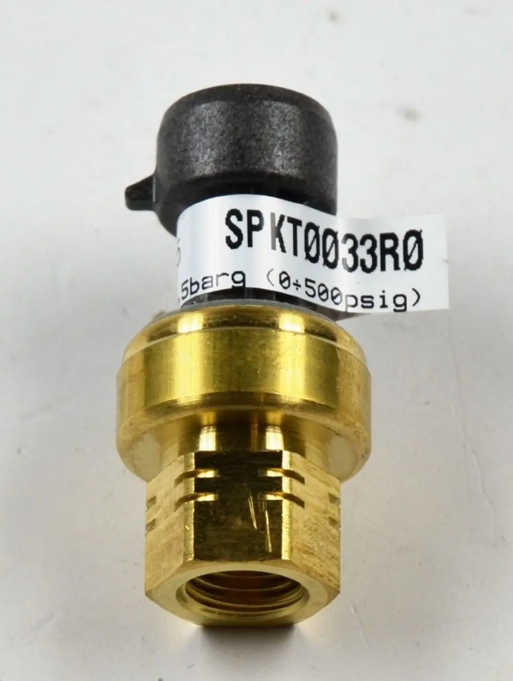 Niederdrucksensor von Remko mit Metallgehäuse, Anschlussgewinde und Beschriftung zur Druckmessung bis 34 bar.