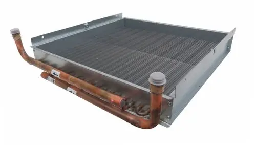 Wärmetauscher mit mehreren Rippen und Kupferrohren. Das Produkt stammt von der Marke Remko und ist für den Einsatz in Heizungsanlagen konzipiert.