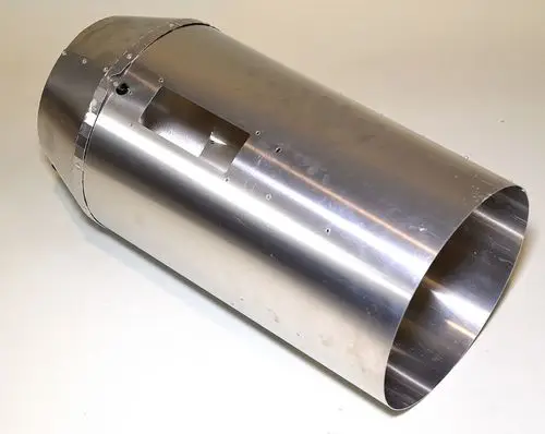 Remko-Produkt, wuchtiger Innenmantel aus Metall mit einer schlanken Form und Ausblaskonus, geeignet für technische Anwendungen im Bereich Wärme- und Luftmanagement.