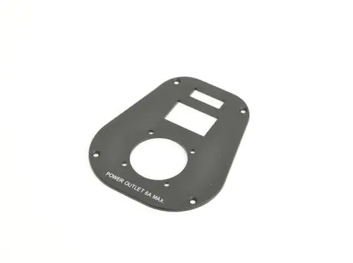 Schwarzes Bedienpanel von Remko mit mehreren Öffnungen und einer Kennzeichnung für einen maximalen Strom von 6A.