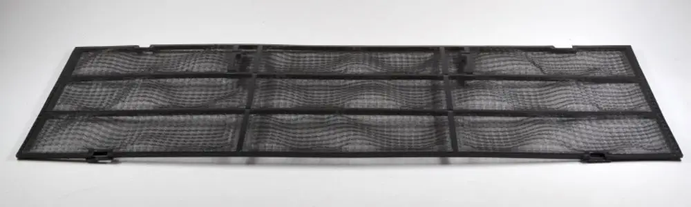 Schwarzer Luftfilter von Remko, rechteckige Form mit Netzstruktur. Geeignet für Geräte zur Luftfilterung.