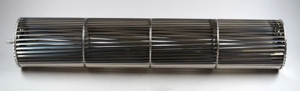 Remko Ventilatorwalze mit einem strukturierten Metallgitter, länglich und zylindrisch, auf einem hellen Hintergrund.