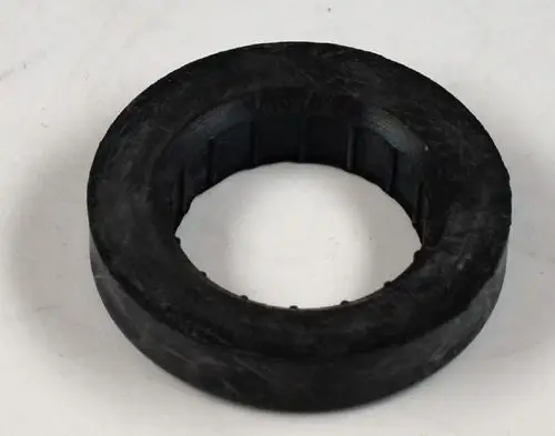 Remko Arretierungsstück in der Form eines doppelten Rings, aus schwarzem Material, mit inneren Stützen zur Stabilisierung, geeignet für Ventilatoranwendungen.