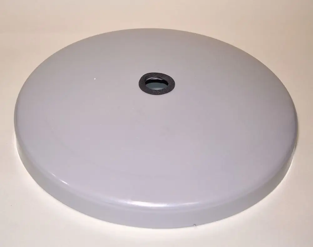 Grauer runder Deckel mit Loch in der Mitte, geeignet für Pufferspeicher. Produkt von Remko.
