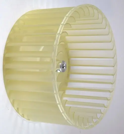 Ventilatorrad mit transparenter und lamellierter Struktur, hergestellt von Remko, zur Verwendung in Belüftungs- oder Klimaanlagen.