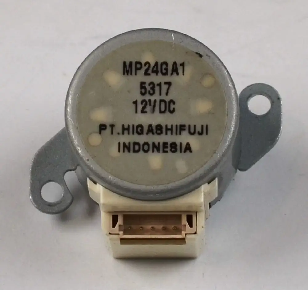 Elektromotor mit metallischem Gehäuse und Anschlussstecker, beschriftet mit „MP24GA1“, hergestellt von PT. Higashifuji, Indonesien, für Remko Produkte.