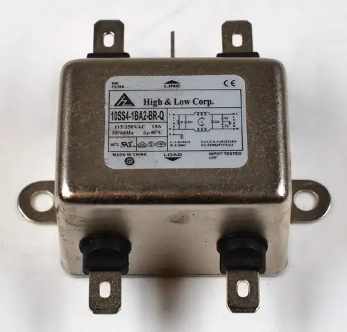 EMI-Filter von High & Low Corp. mit metallischem Gehäuse, Anschlussklemmen und technischem Aufdruck. Geeignet für Spannungen bis 250 V AC und Strom bis 10 A.