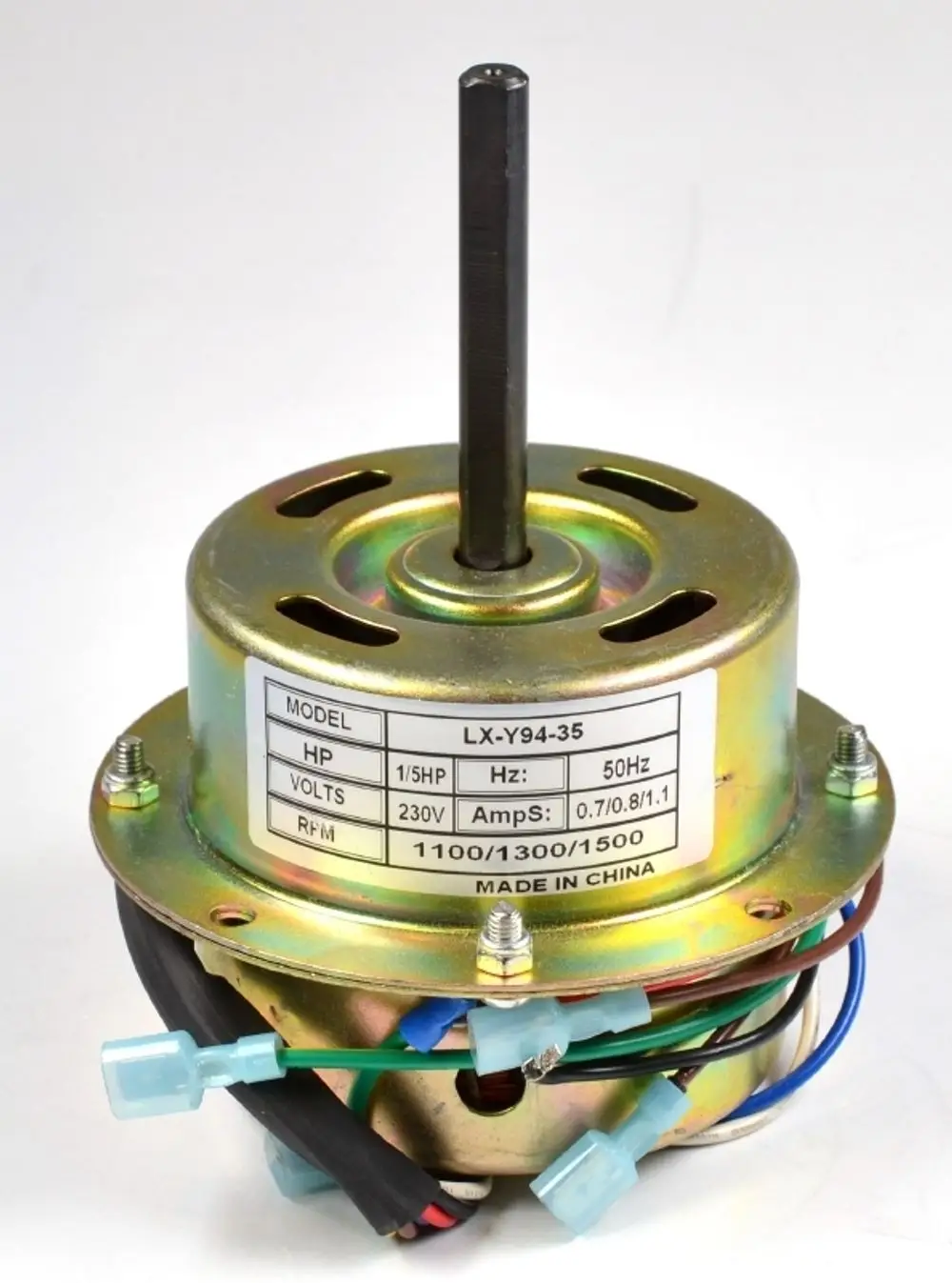 Elektromotor mit Metallgehäuse und mehreren elektrischen Anschlüssen, Typ von Remko, angegeben mit Modellnummer und technischen Spezifikationen auf dem Etikett.