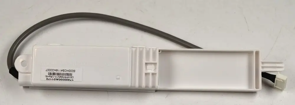 Platine mit Kabel und Anschluss für USB, hergestellt von Remko. Geeignet für den Einsatz in entsprechenden Geräten oder Systemen.