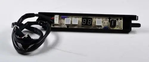 Platine mit Display und mehreren Tasten, mit kabelgebundenem Anschluss. Hersteller ist Remko. Verwendung in technischen Anwendungen unklar.