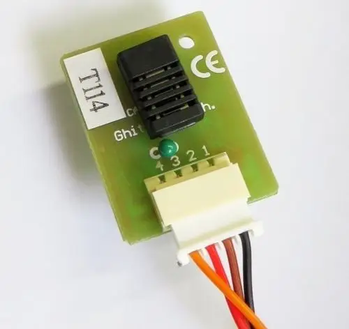 Feuchte- und Temperatursensor auf einer Leiterplatte mit Anschlussstecker. Abgebildet ist das Produkt von Remko.