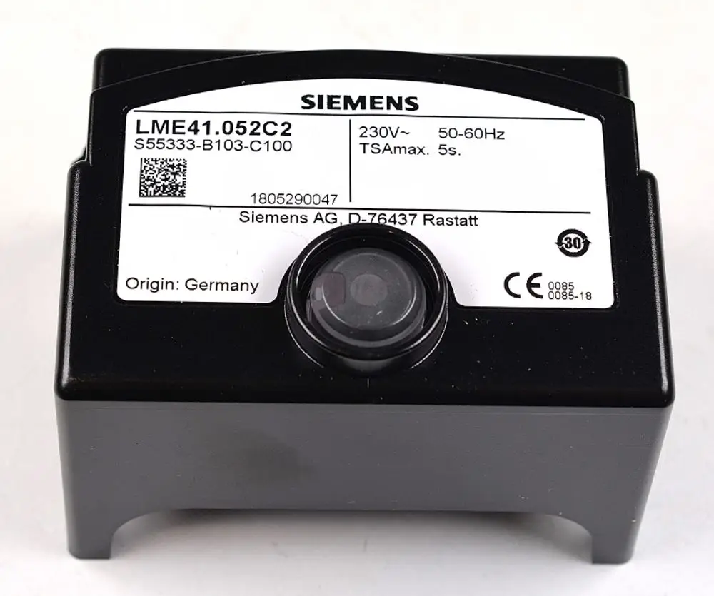 Gasfeuerungsautomat von Siemens mit einem schwarzen Gehäuse, Typenbezeichnung LME41.052C2, ausgestattet mit einem Sichtfenster. Herkunft: Deutschland.