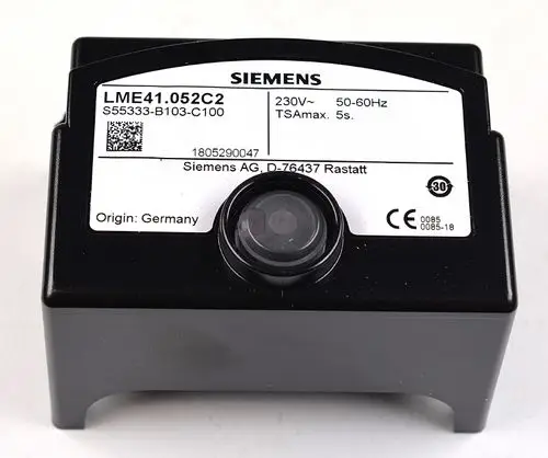 Gasfeuerungsautomat von Siemens mit einem schwarzen Gehäuse, Typenbezeichnung LME41.052C2, ausgestattet mit einem Sichtfenster. Herkunft: Deutschland.