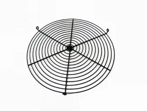 Schwarzes Metallgitter von Remko mit spiralförmigem Design. Es hat mehrere kreisförmige Öffnungen und ist geeignet für verschiedene Anwendungen.