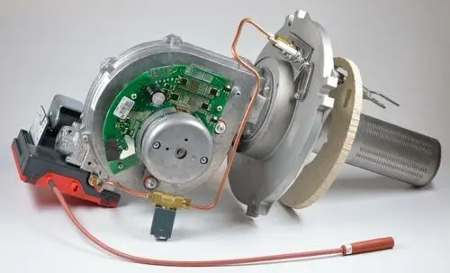 Venturibrenner von Remko mit integrierter Elektronik und Ventil, geeignet für Erdgas, mit sichtbarem Brennergehäuse und Seriennummern auf der Platine.