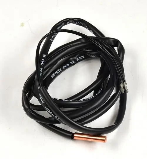 Schwarzes Kabel mit Kupfersonde und abisolierten Leitern. Für den Einsatz in Sensoren, möglicherweise von der Marke Remko.