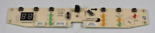Steuerplatine mit digitaler Anzeige und Bedientableau, ausgestattet mit Tasten und LED-Anzeigen, produziert von Remko.