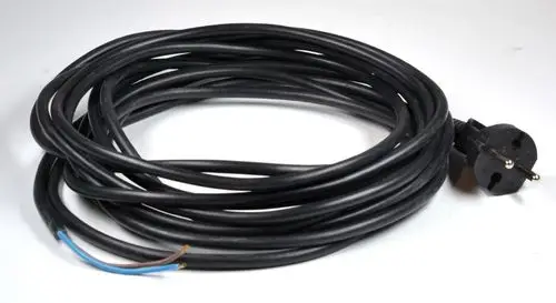 Schwarzes Kabel mit Stecker, aufgerollt. Geeignet für verschiedene Anwendungen. Produkt von Remko, ideal für den Anschluss elektrischer Geräte.
