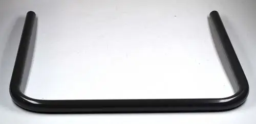 Schutzbügel für Fahrzeuge, hergestellt von Remko. Das Produkt hat eine gebogene Form und besteht aus robustem Material. Es wird für die Sicherung im Frontbereich verwendet.
