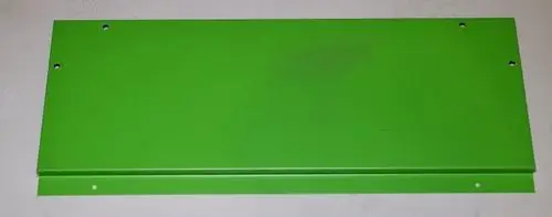 Grünes Metallblech mit Befestigungslöchern, geeignet für verschiedene Anwendungen. Produkt von Remko.