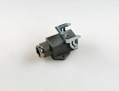 Ventil-Anbaugehäuse in grauer Farbe mit Metallklammern von Remko, geeignet für die Verbindung von Rohrleitungen.