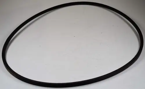 Schwarzer Keilriemen auf weißem Hintergrund, geeignet für Anwendungen in verschiedenen Maschinen, einschließlich Produkte von Remko.