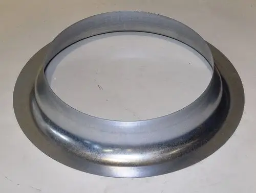 Metallische Einlaufdüse mit runder Öffnung, hergestellt von Remko. Die Düse hat eine flache Basis und eine erhöhte Kante, geeignet für verschiedene Anwendungen.