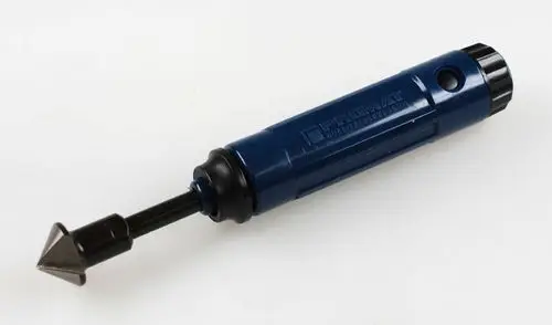 Rohrentgrater mit auswechselbarer Klinge in blauer Ausführung. Das Produkt ist von der Marke Remko und dient zum Graten von Rohren.