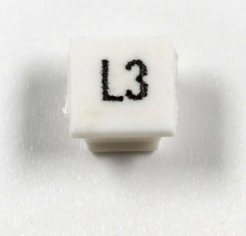 Klemmenmarkierung in weißer Farbe mit der Kennzeichnung "L3", typisches Produkt von Remko zur Identifizierung von Anschlussklemmen.