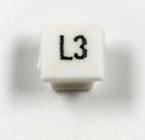 Klemmenmarkierung in weißer Farbe mit der Kennzeichnung "L3", typisches Produkt von Remko zur Identifizierung von Anschlussklemmen.