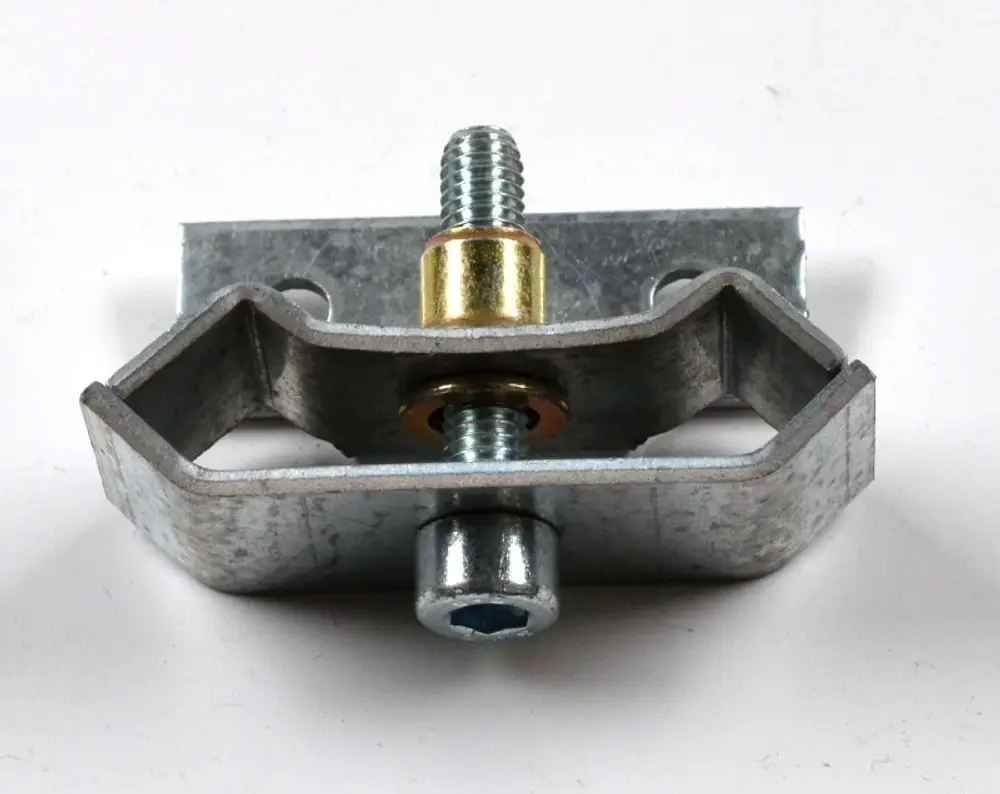 Elektrodenhalter aus Metall mit Gewinde und Halterung, zur Befestigung geeignet. Produkt von Remko, funktional für verschiedene Anwendungen.